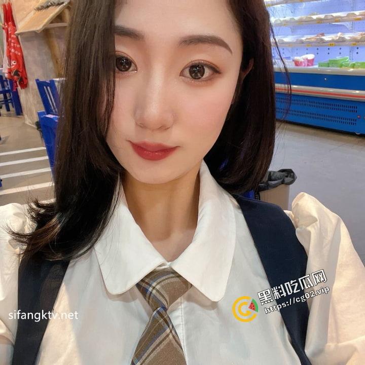 顶级反差婊曝光流出【苗芳】 邻家御姐风 高挑丰满得身材 气质极佳 海量骚鸡自拍照60P+14分钟性爱合集-26