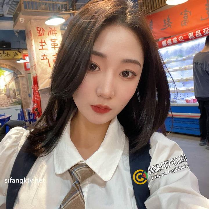 顶级反差婊曝光流出【苗芳】 邻家御姐风 高挑丰满得身材 气质极佳 海量骚鸡自拍照60P+14分钟性爱合集-27