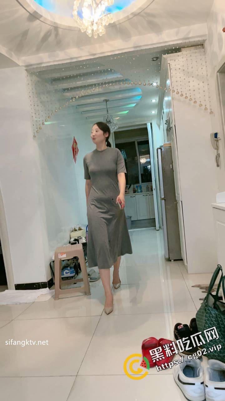 顶级反差婊曝光流出【苗芳】 邻家御姐风 高挑丰满得身材 气质极佳 海量骚鸡自拍照60P+14分钟性爱合集-48