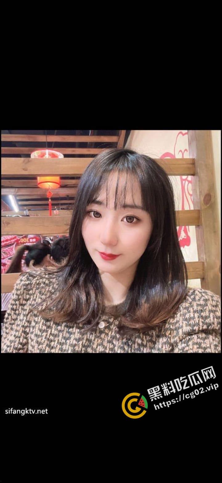 顶级反差婊曝光流出【苗芳】 邻家御姐风 高挑丰满得身材 气质极佳 海量骚鸡自拍照60P+14分钟性爱合集-58