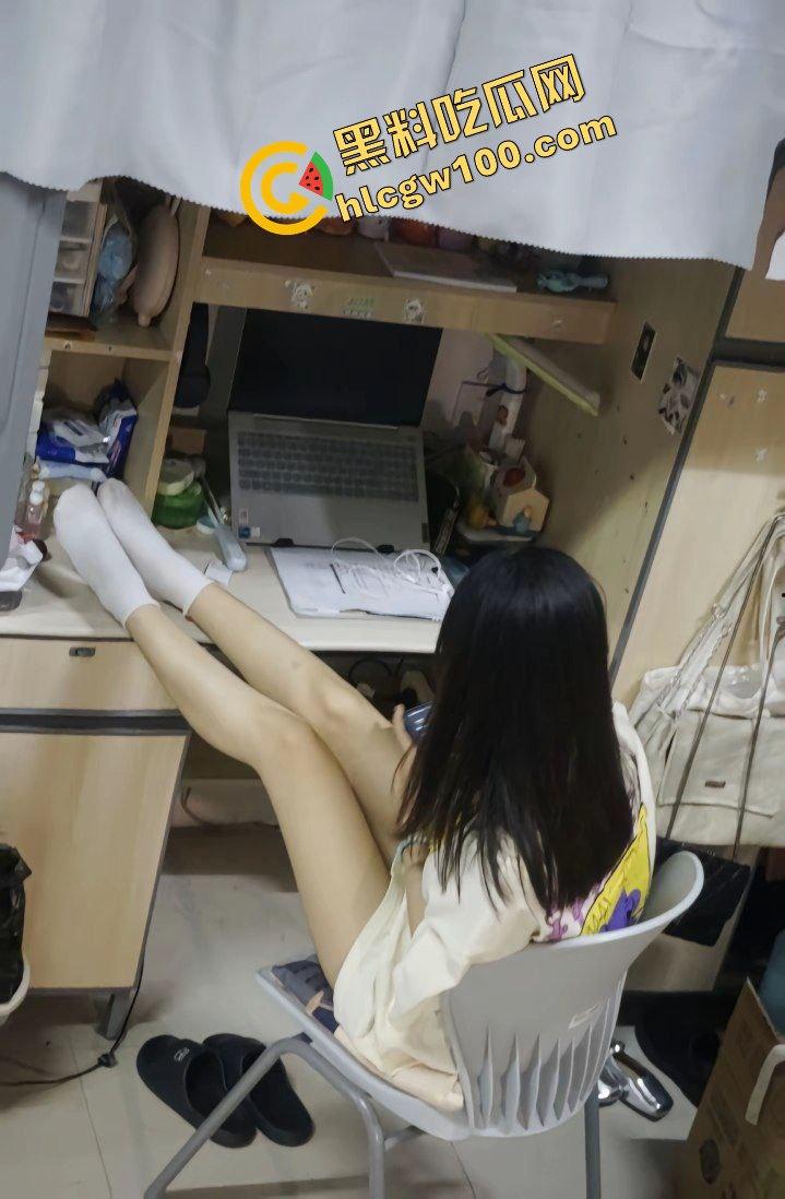 湖北生态工程大专清纯甜御白丝妹『曹桉梅』床上自慰抠逼粉嫩美穴 流水淫叫娇喘发金主！原创独家流出！-1