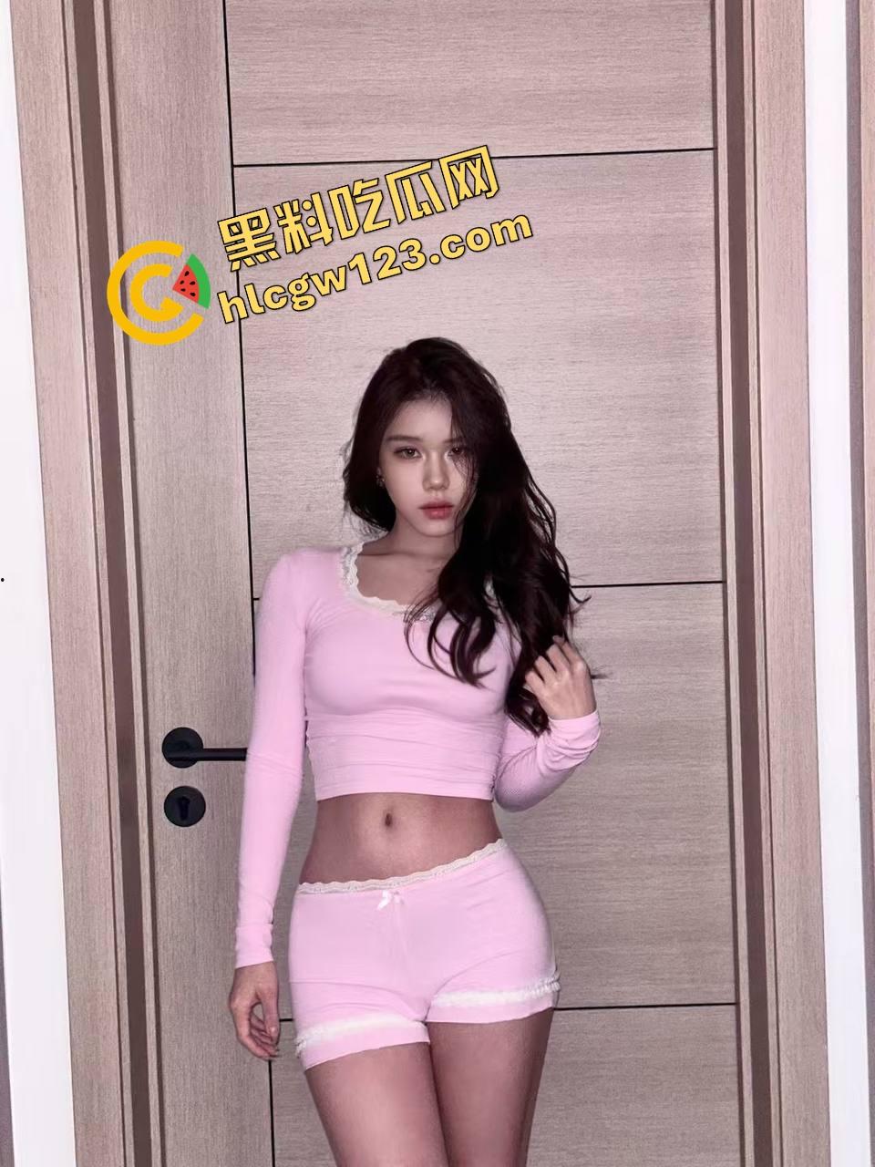 嫂子这腰臀比太顶了，哥哥出差不在家，我直接后入她的大肥臀，忍不住拔枪狂干！肥臀即正义！-1