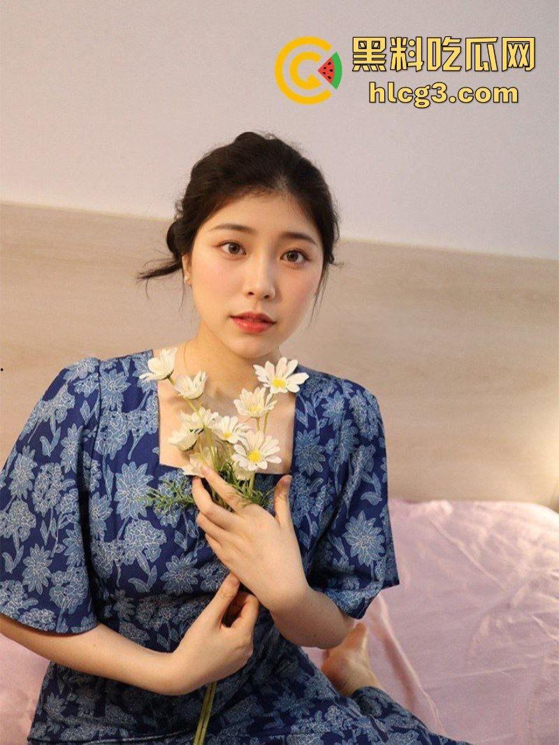 反差女友【秦嘉倪】连体黑丝露出白虎美鲍 被男友猛操淫叫不断！-1