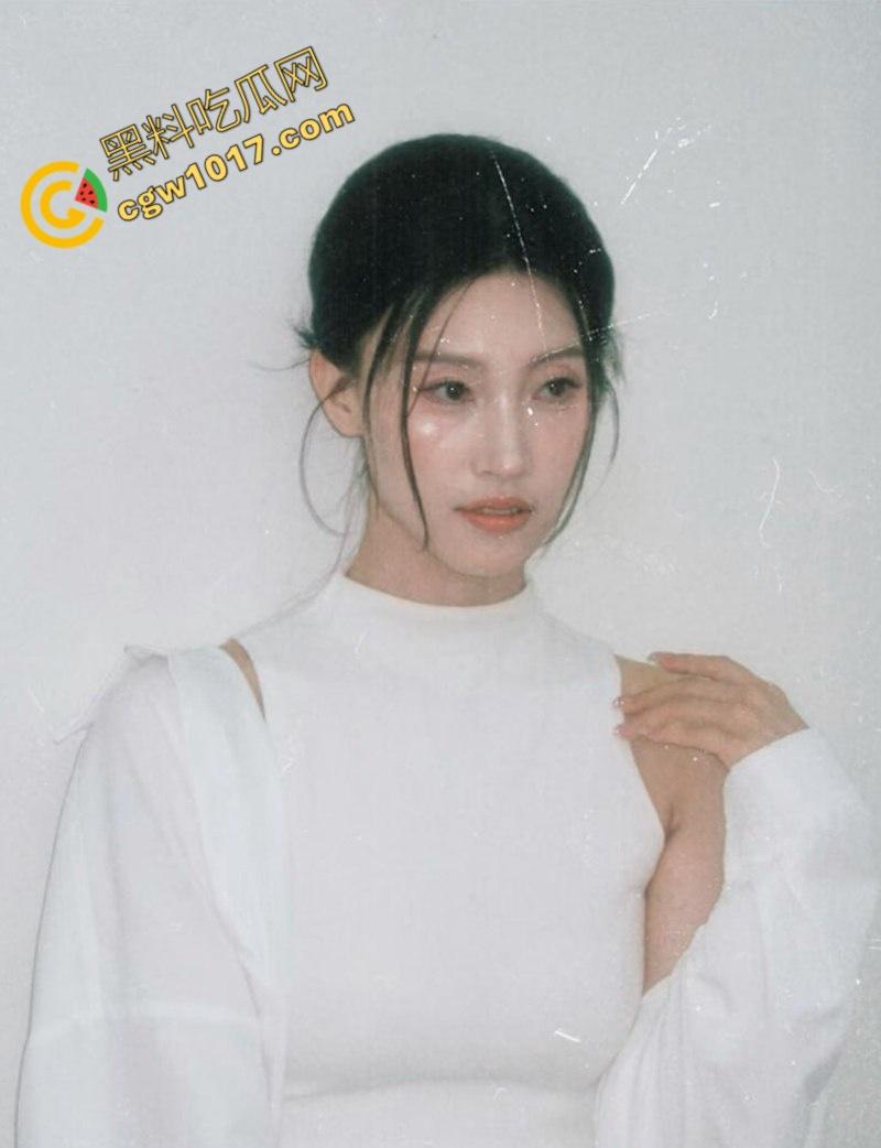 广东舞蹈老师【孙忆梦】万圣节惊爆！女神被秘密调教，全裸舔屌舔肛，摇奶颜射，尽显小母狗风骚！-15