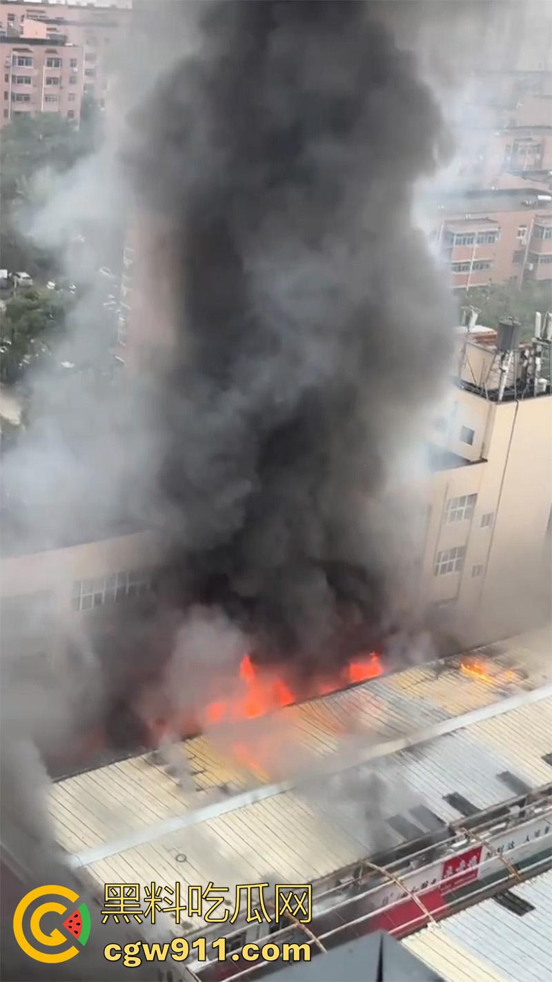 郑州市二七区合盛鞋城，上午发生重大火灾，据说这个鞋城已经是第二次着火，距上一次着火仅过去几个月！-5