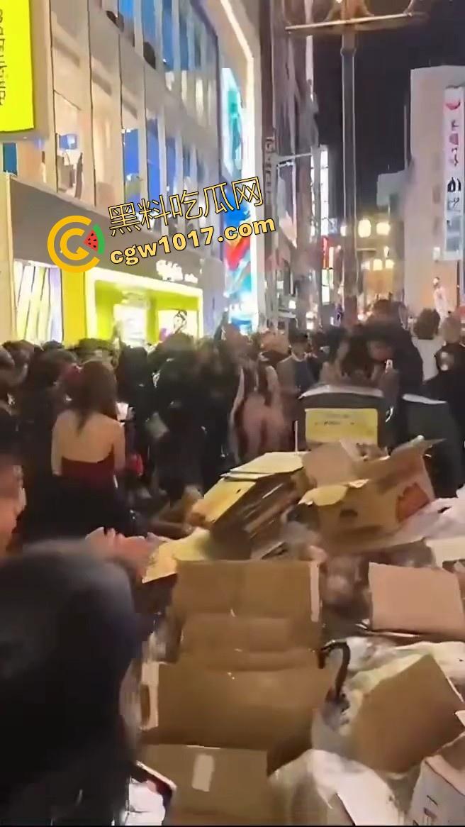 日本街头的万圣节！这你确定不是在拍片嘛，这是借着万圣节的节日来宣称的吧，极品漏奶小天使到处都是，狠狠羡慕了！-9