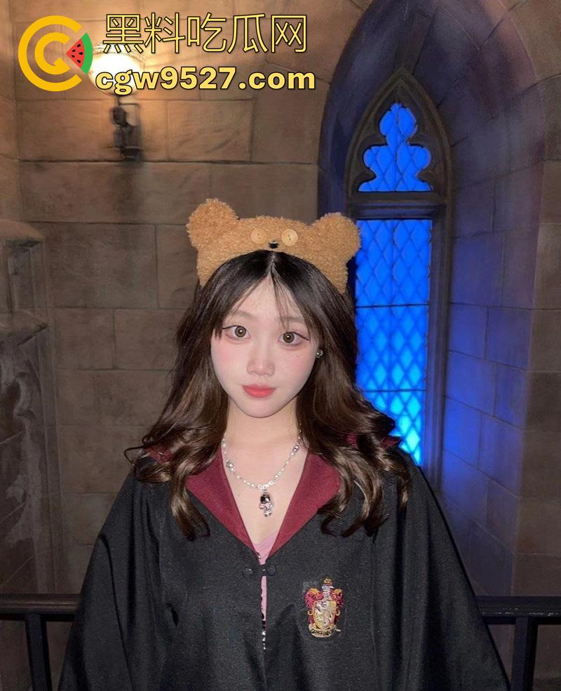 枣庄学院校花女神【何美君】，纯欲女大颜值超高，追不到的女神在床上，主动给金主口交内射！-4