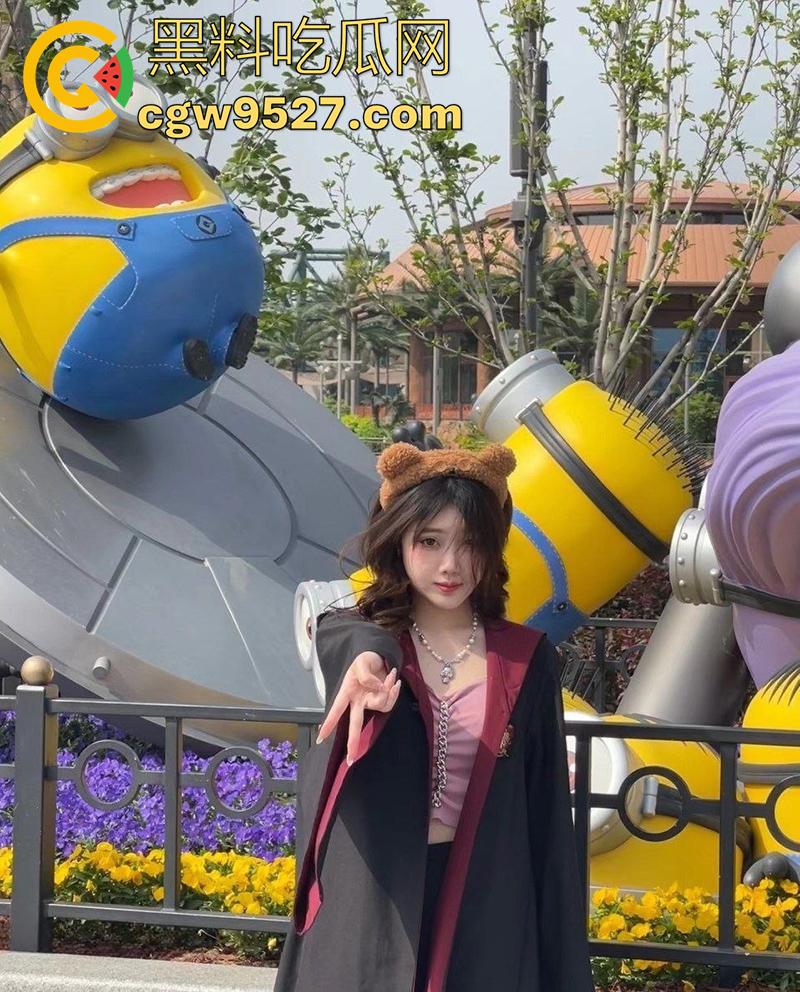 枣庄学院校花女神【何美君】，纯欲女大颜值超高，追不到的女神在床上，主动给金主口交内射！-5