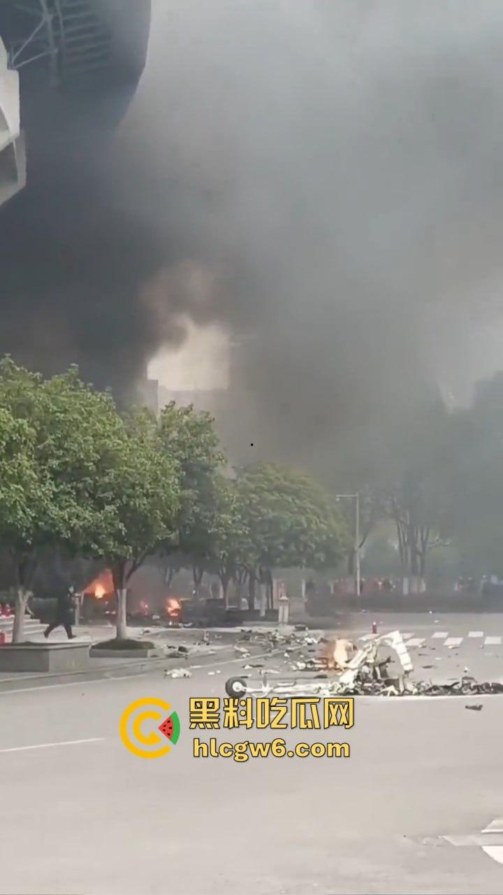 无人机大闹荆州奥体中心，飞行器自作主张冲向构筑物，伤者急救中 飞行员估计没上过航校？-7