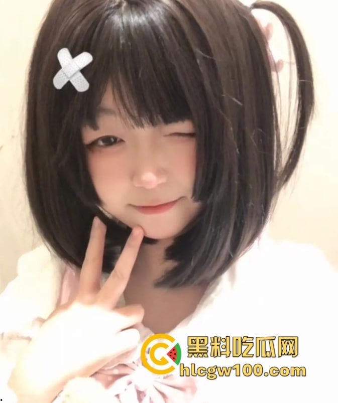 19岁学生骚婊【邵丽燏】土豪网调视频流出，乖乖掰逼拍内裤完成羞耻任务，小母狗本色暴露，真他妈骚到极致！-2