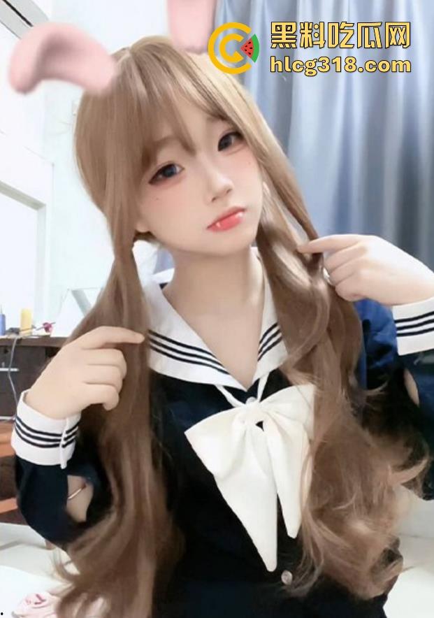 情窦初开的妹妹在房间内发情自慰，半掩房门勾引，我别无选择，只能亲自帮助扑灭火焰！-2