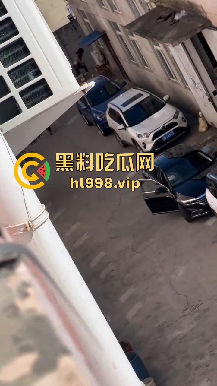 天津丈夫怀疑老婆出轨怒砸车，老婆吓得弃车逃跑！掏出自制手枪开火，枪声堪比沙鹰，建国后还敢造枪！-5