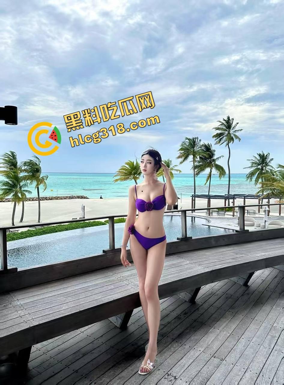 本想帮隔壁妹子炒个菜，结果她光身子出来说调料在高处，刚抱起来就干上了，出租屋啪啪太带感！-1