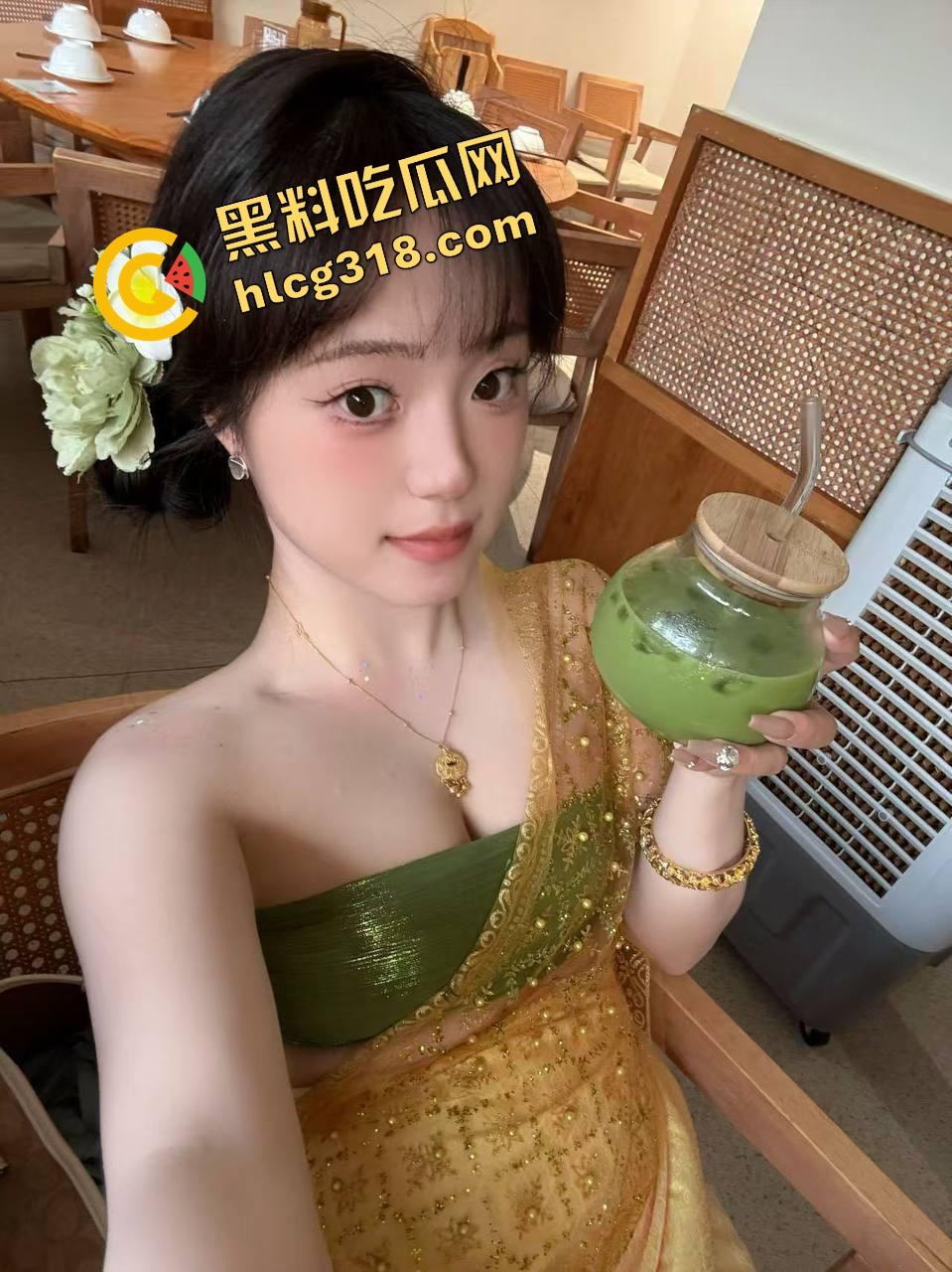 人妻旗袍小骚逼独自在家抠到喷水,爆操后床单成河,白虎鲍夹屌叫到破音,这种骚逼撸一发不亏!-4