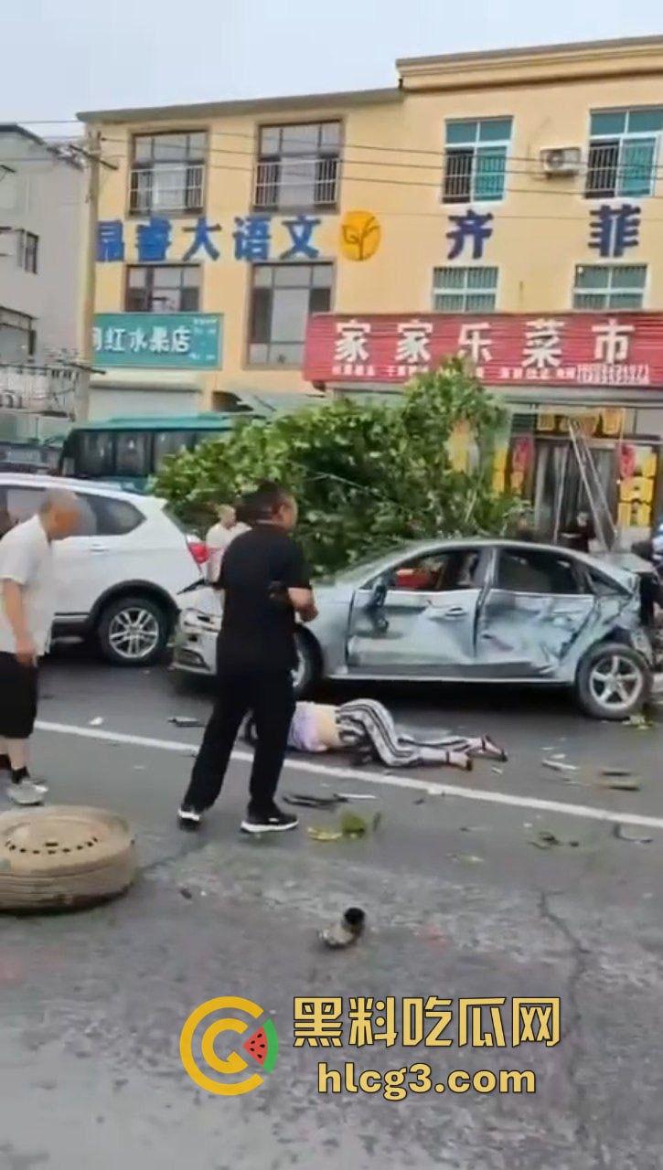 大连普兰店 大货车制动系统失控 刹车失灵 连撞数车 致一名女大学生死亡 对象发文感慨 3人受伤！-8