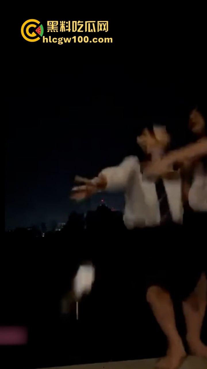 恐怖慎点！花季少女集本献祭 跳楼卧轨头身分离各种血腥自杀场面-2