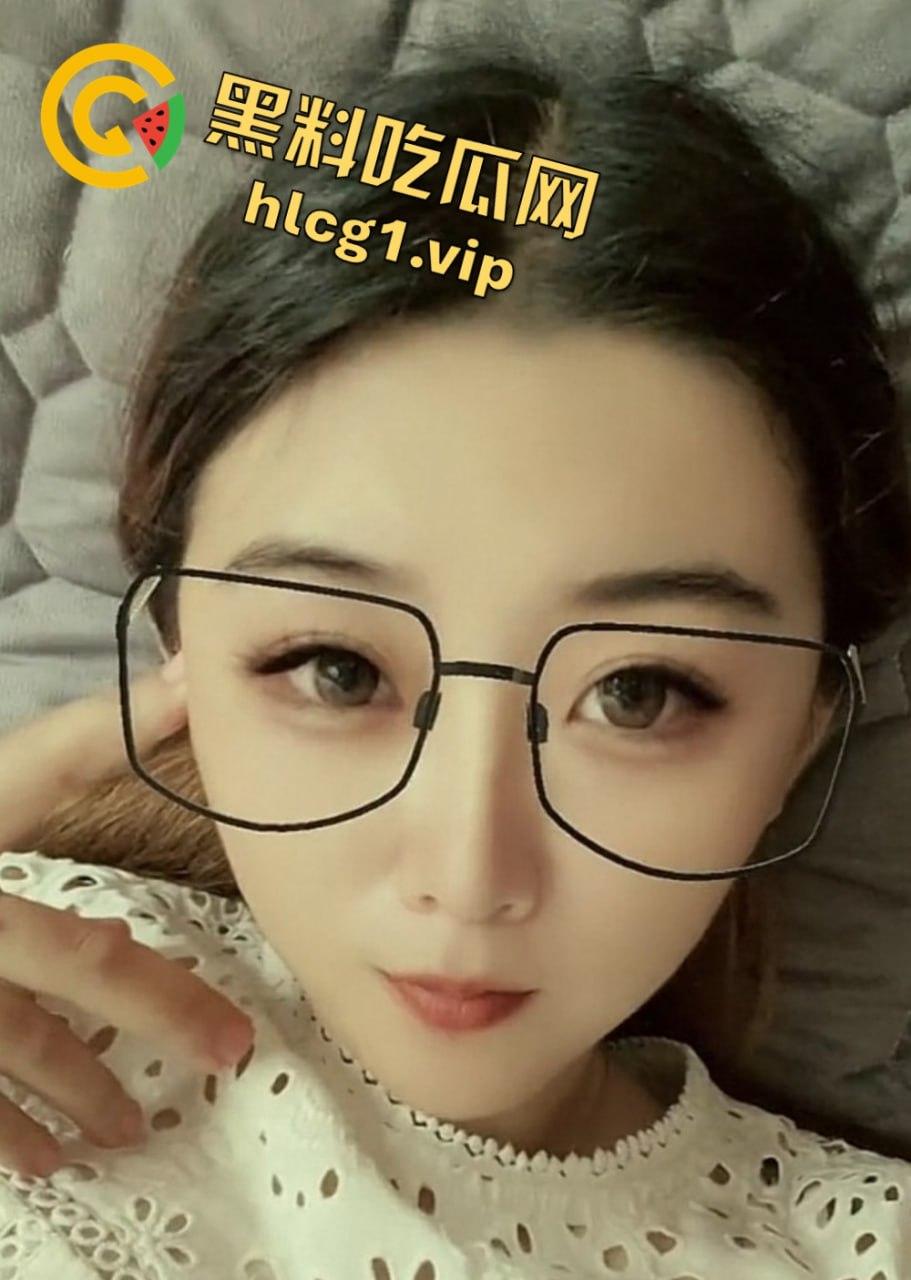 抖音巨乳网红『渣渣瑶』私拍视频泄密！虽颜值一般但巨乳傲人，抚摸淫穴画面火辣！-5