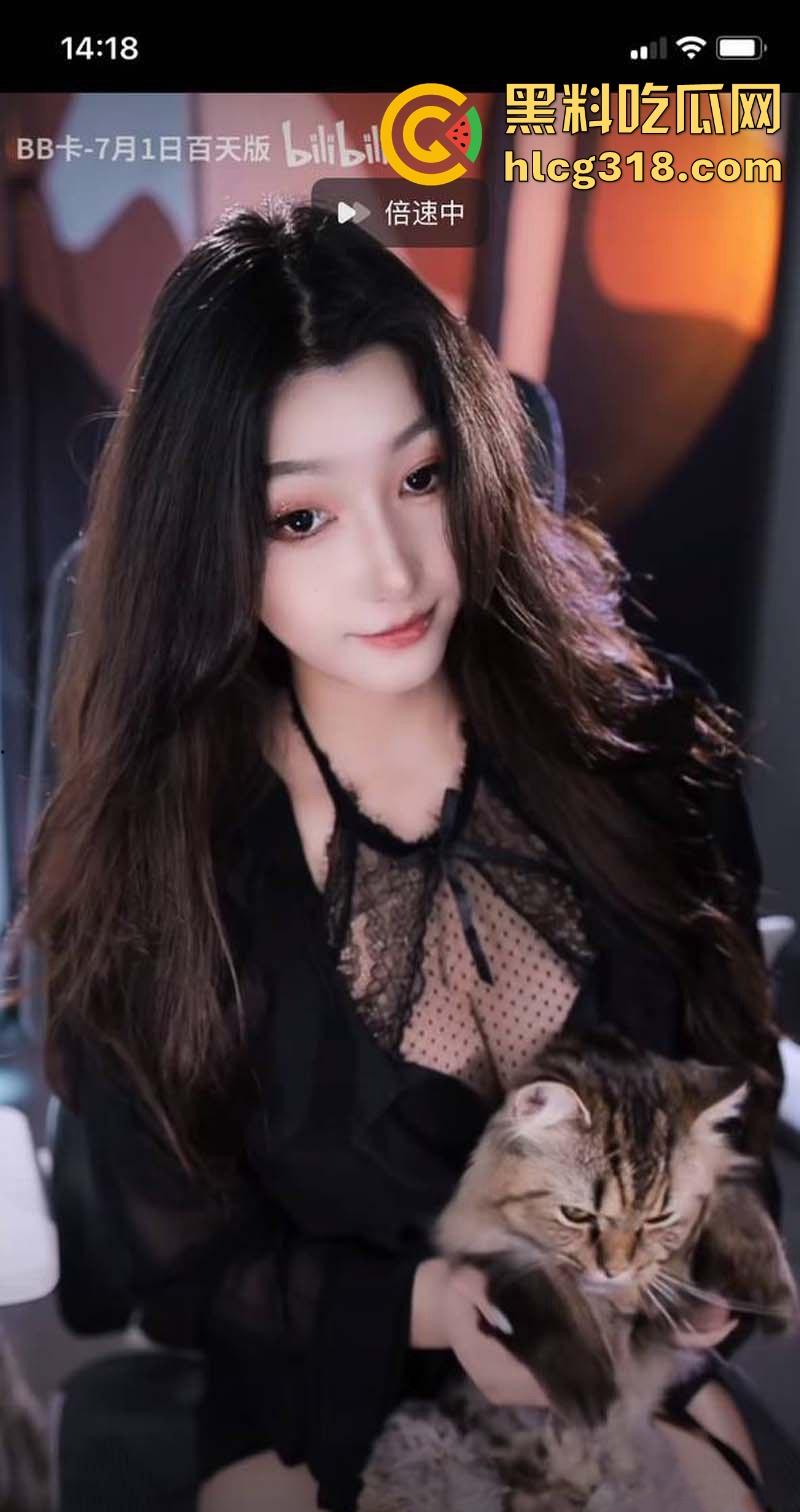 B站高颜值微胖网红【BB卡】定制大尺度私拍曝光！露点巨奶性感翘臀，红色战袍搔首弄姿，诱惑力十足-3