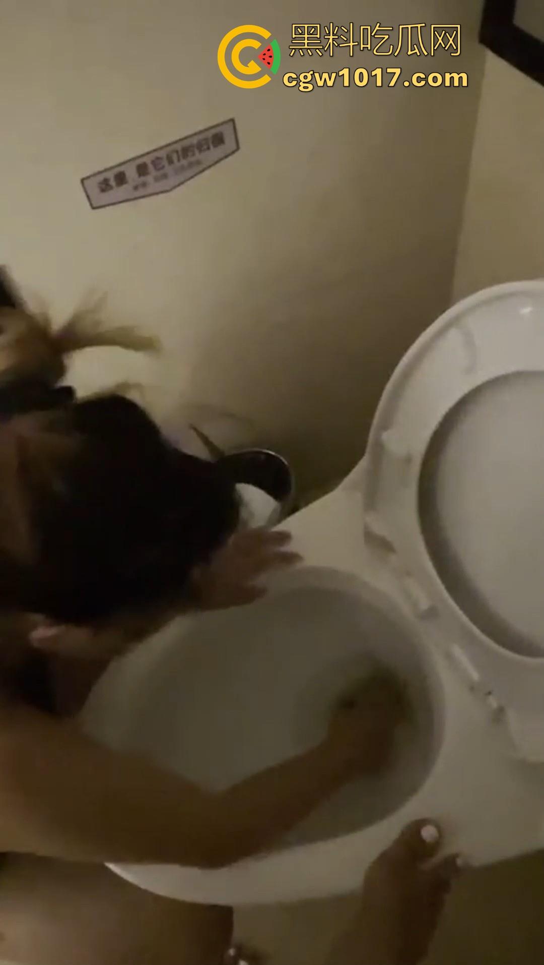 重口调教女奴！制黄金、吃厕纸、喝厕所谁、厕奴化调教，叫啥做啥，这女奴隶调教的可以，极其重口味！-9