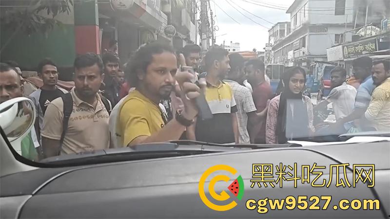 中国博主【三哥】扶贫，遭孟加拉一家背刺，努迪颜值清秀竟是小太妹，私下裸聊成性，全裸视频流出！-9