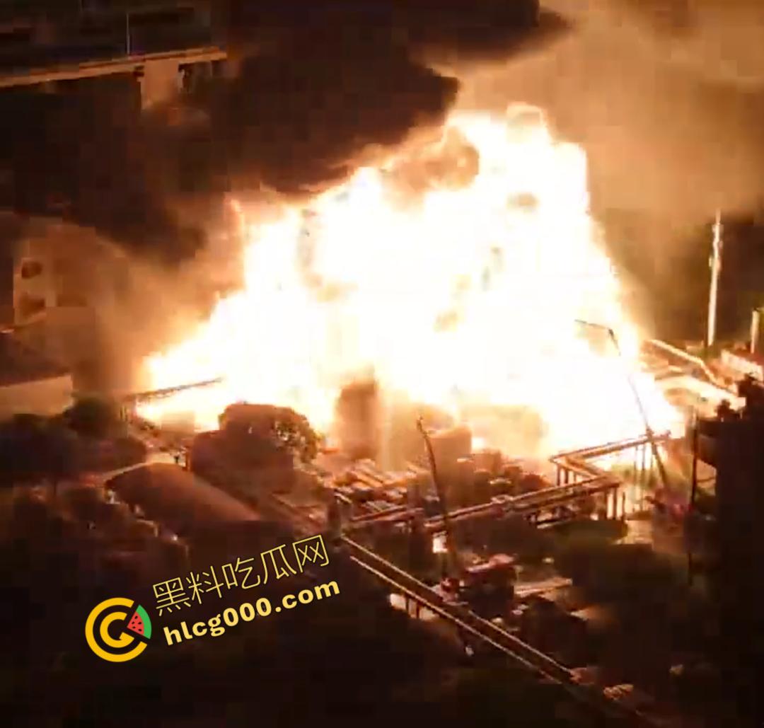 厦门海沧区发生重大火灾！从白天烧到晚上，画面震憾堪比导弹爆炸，蘑菇云不断冒出，惹得人心惶惶-5