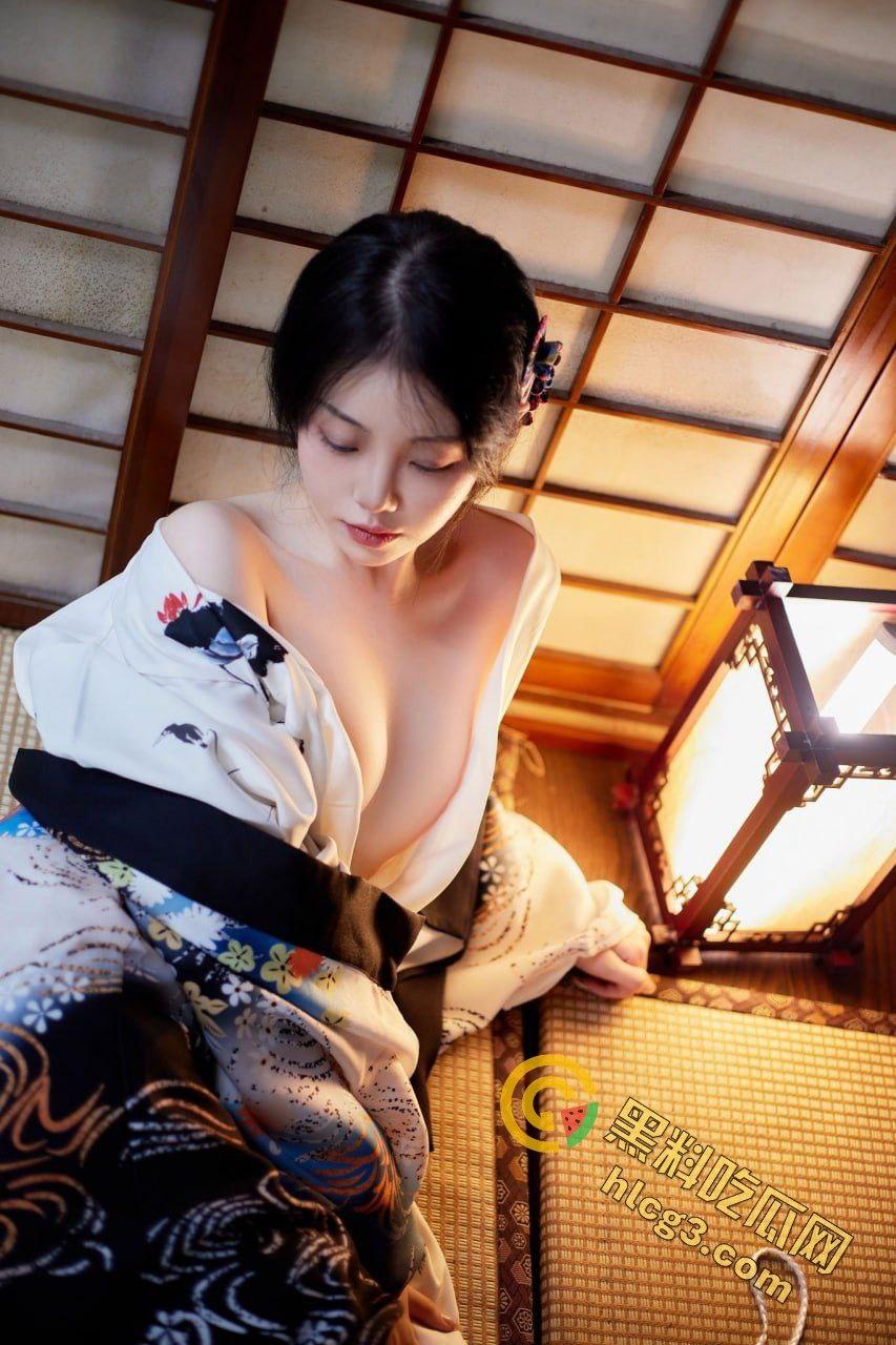 【一颗榴莲】福利姬8月露点自拍视频泄密！性感反差引发热议-2