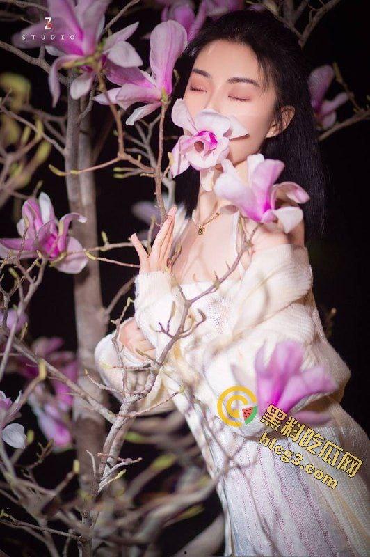 【一颗榴莲】福利姬8月露点自拍视频泄密！性感反差引发热议-8