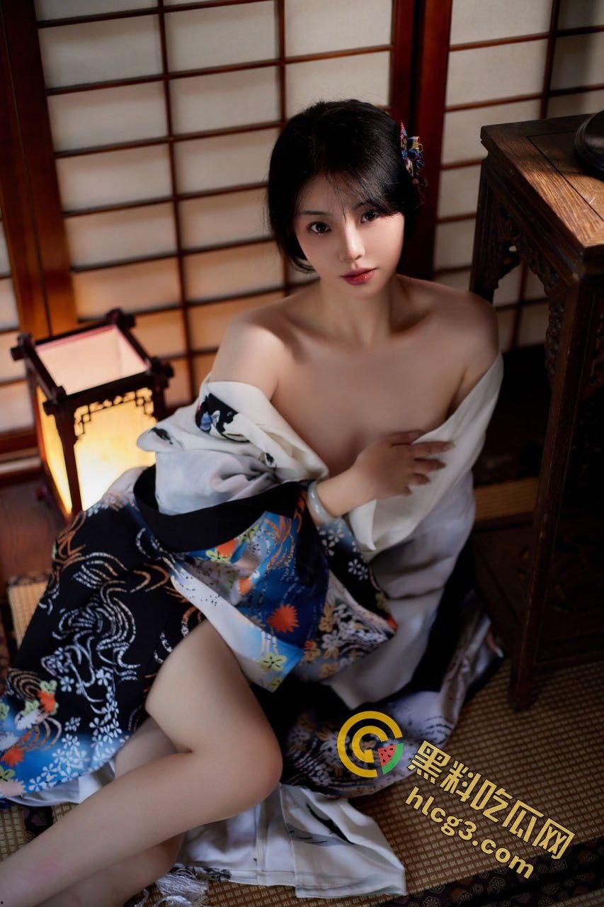 【一颗榴莲】福利姬8月露点自拍视频泄密！性感反差引发热议-18