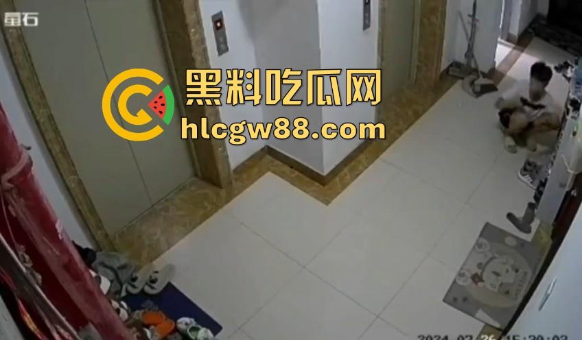 变态群友的分享！湖南脚控小哥去偷盗楼下小姐姐的的美鞋用来吃饭 脚控到已经病态 内容炸裂！-10