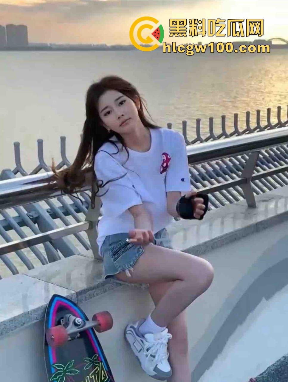 奶茶店上演学生激情啪啪直播大曝光，四川雅安白丝JK校服高中妹忘拉窗帘，被全程偷拍娇喘声浪到奶茶洒一桌！-1