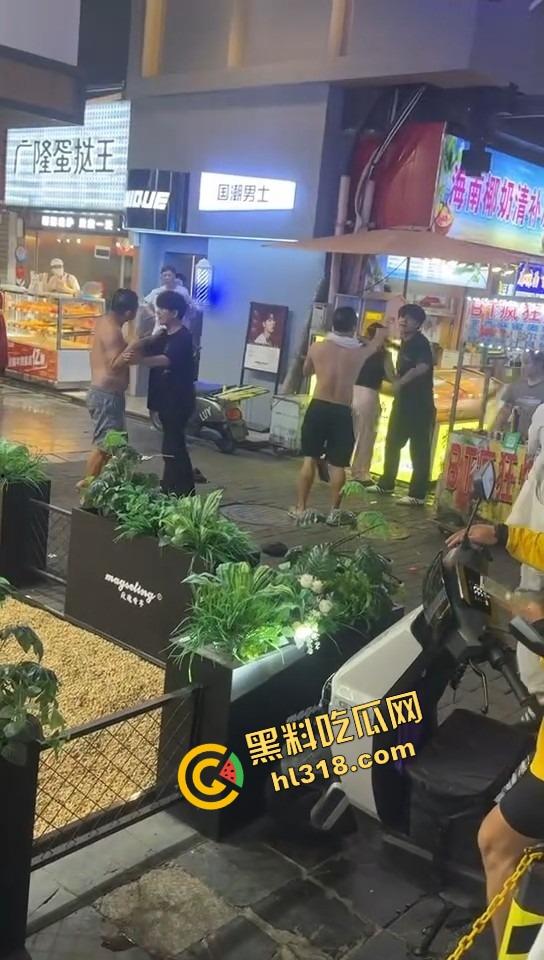 白云区老楼顶炸场，精神小伙带小妹空降大叔地盘，十几人混战，岁数终究敌不过荷尔蒙！-8