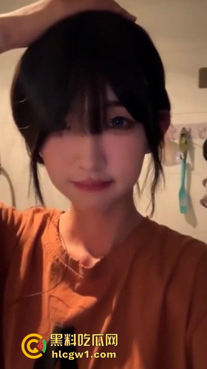 重口慎入!抖音40万粉丝网红【行简】金主高价定制曝光 大号水晶假屌插屁眼 屎都喷出来了!-4