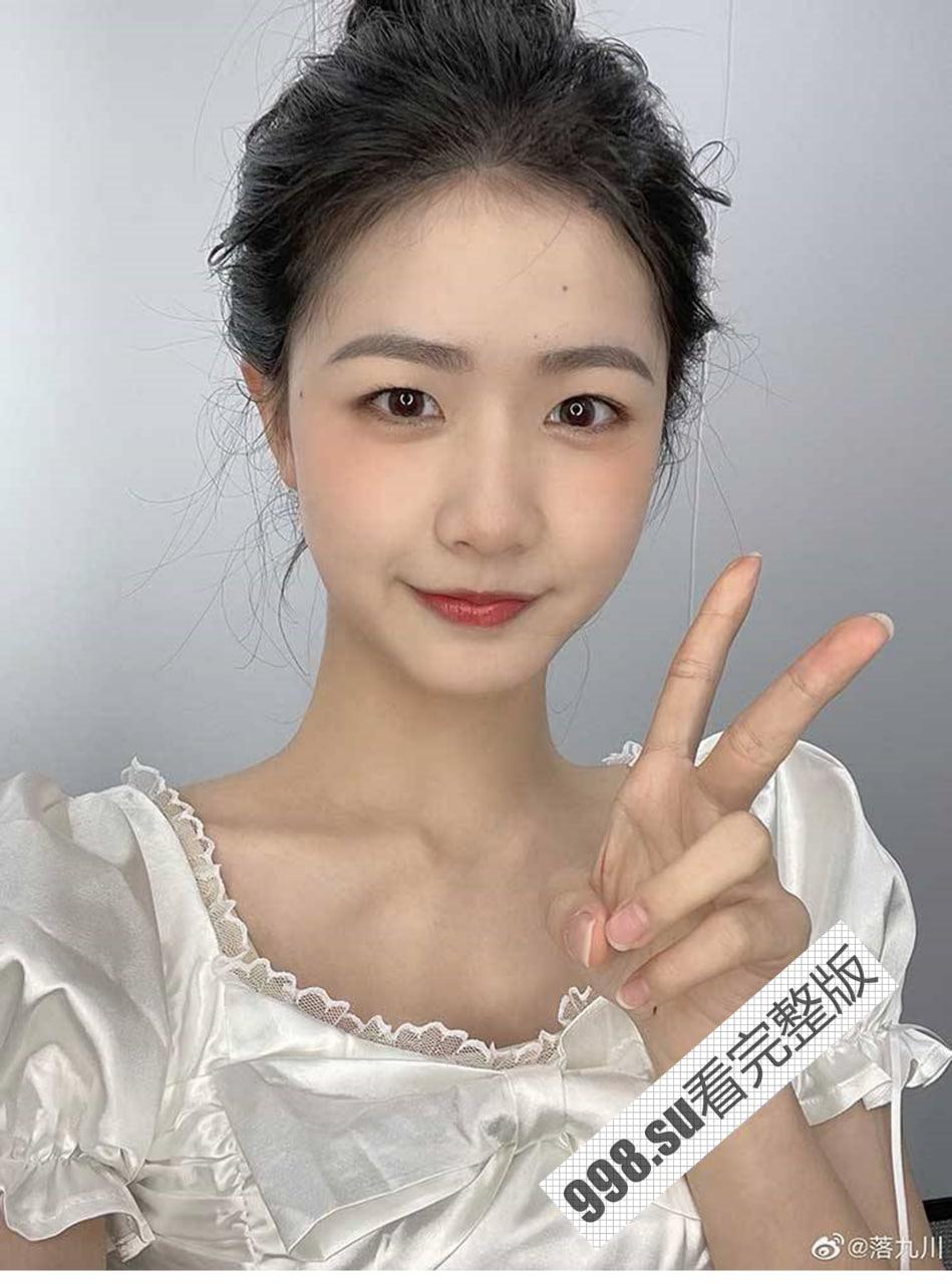 反差！18 岁女高中生 B 站百万粉丝 UP 主 落九川 私密器具视频流出-18