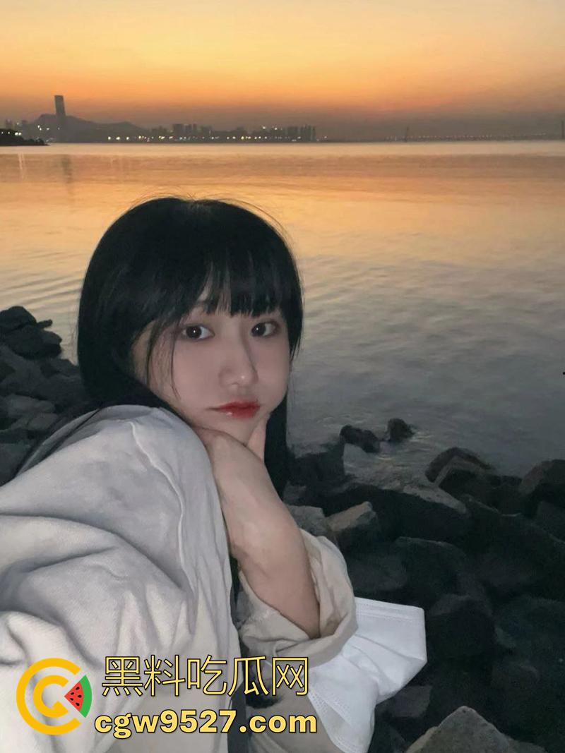 鲁东大学长腿御姐【苏佳玉】，颜值清纯可爱，但身材却高挑性感，穿上诱人黑丝真是没谁了！-7