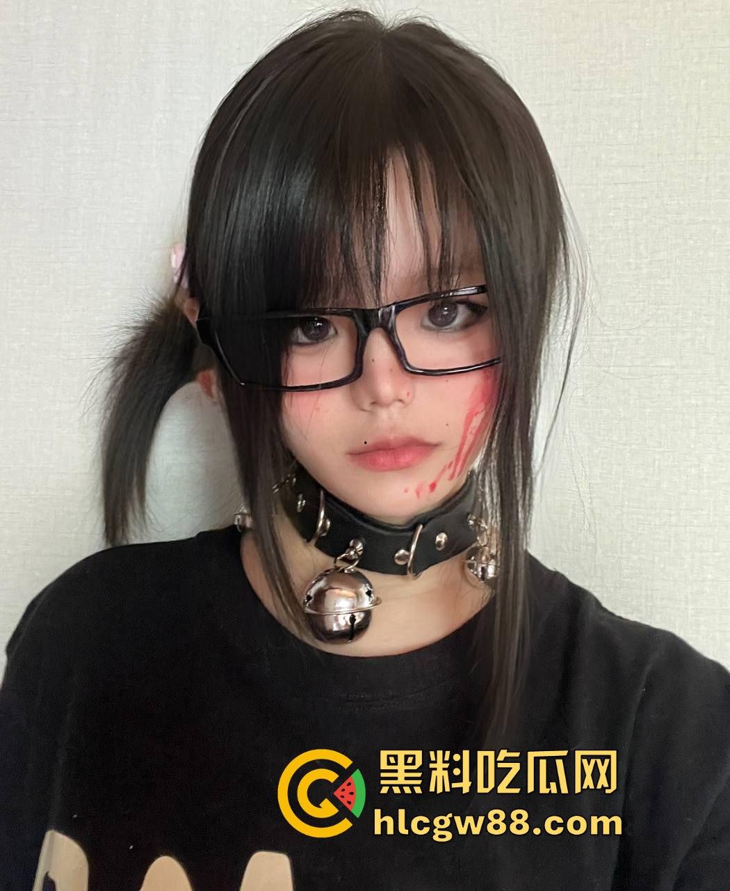 珠海艺术职业学院【杨婷婷】与金主裸拍视频被曝光 极品巨乳抠逼自慰 很有撸点！-5