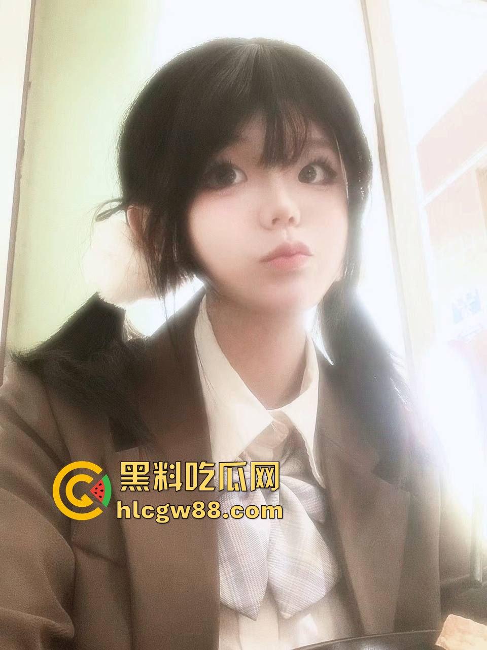 珠海艺术职业学院【杨婷婷】与金主裸拍视频被曝光 极品巨乳抠逼自慰 很有撸点！-10