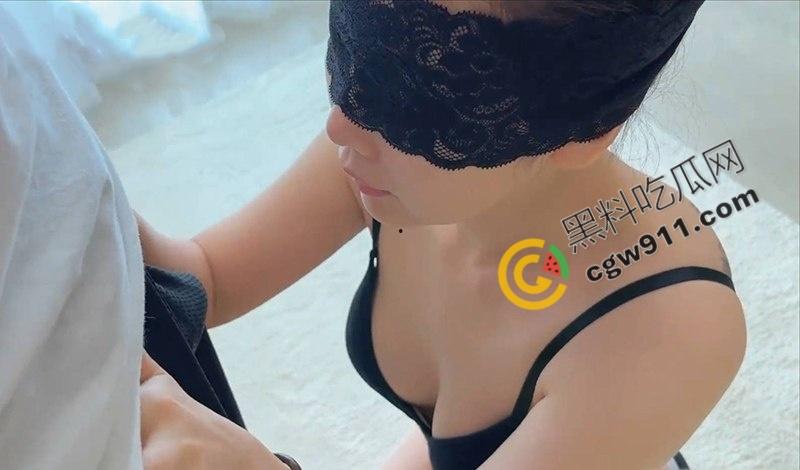 瑜伽房中的极限狂欢：36D模特女友练瑜伽时被男友揉奶抚穴，大肉棒猛插白虎美鲍，淫姿勾魂！-6