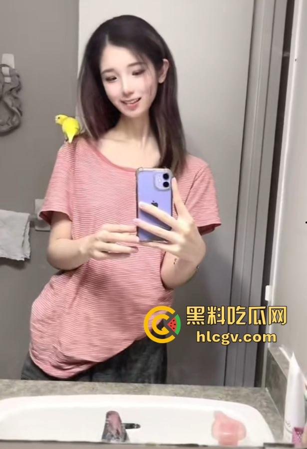 抖音骚货『果冻小姐』03年留学生,跳完手势舞就拉进群给你甩奶抖逼,裸舞自慰,真是价钱到位骚到极限!-3