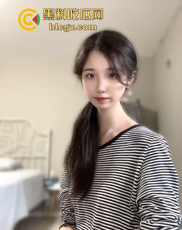 抖音骚货『果冻小姐』03年留学生,跳完手势舞就拉进群给你甩奶抖逼,裸舞自慰,真是价钱到位骚到极限!-6