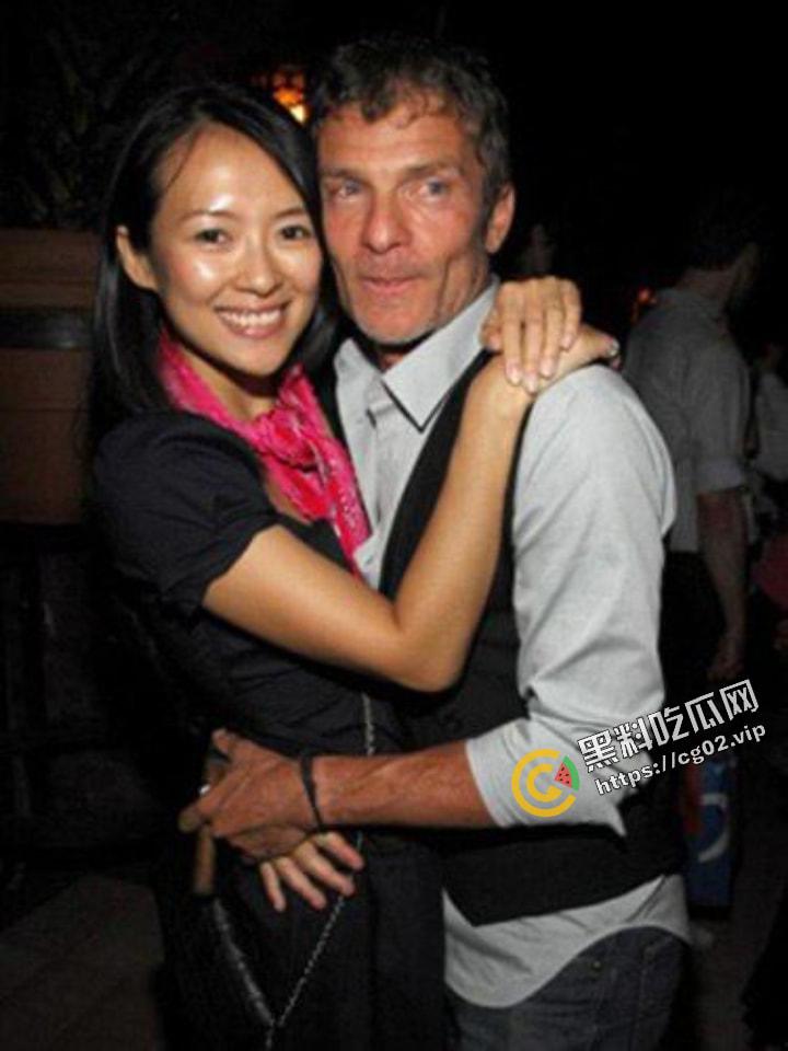 章子怡汪峰 宣布离婚 回顾下章子怡经典事件 沙滩裸晒被老外男友不停抠逼 和 影视激情床戏合集-4