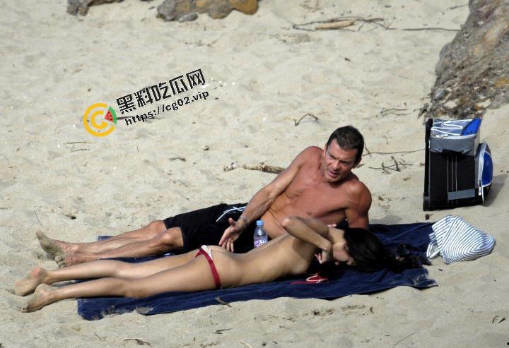 章子怡汪峰 宣布离婚 回顾下章子怡经典事件 沙滩裸晒被老外男友不停抠逼 和 影视激情床戏合集-8