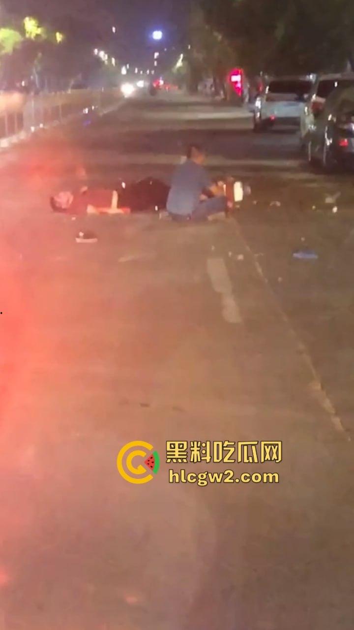 “晕倒前先把微信记录清一下！”潮汕东彩路精神小伙酒后驾摩托车狂飙酿车祸 不顾断腿先拿手机 这是有啥秘密啊？-5