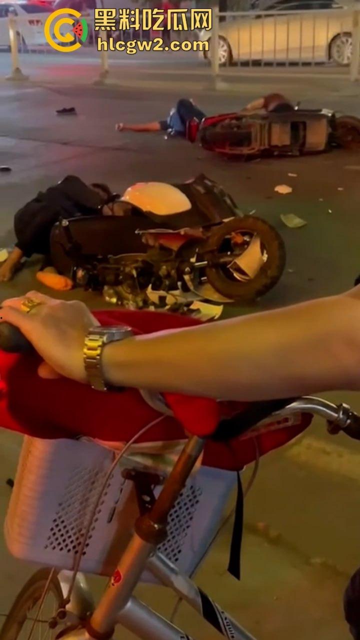 “晕倒前先把微信记录清一下！”潮汕东彩路精神小伙酒后驾摩托车狂飙酿车祸 不顾断腿先拿手机 这是有啥秘密啊？-6