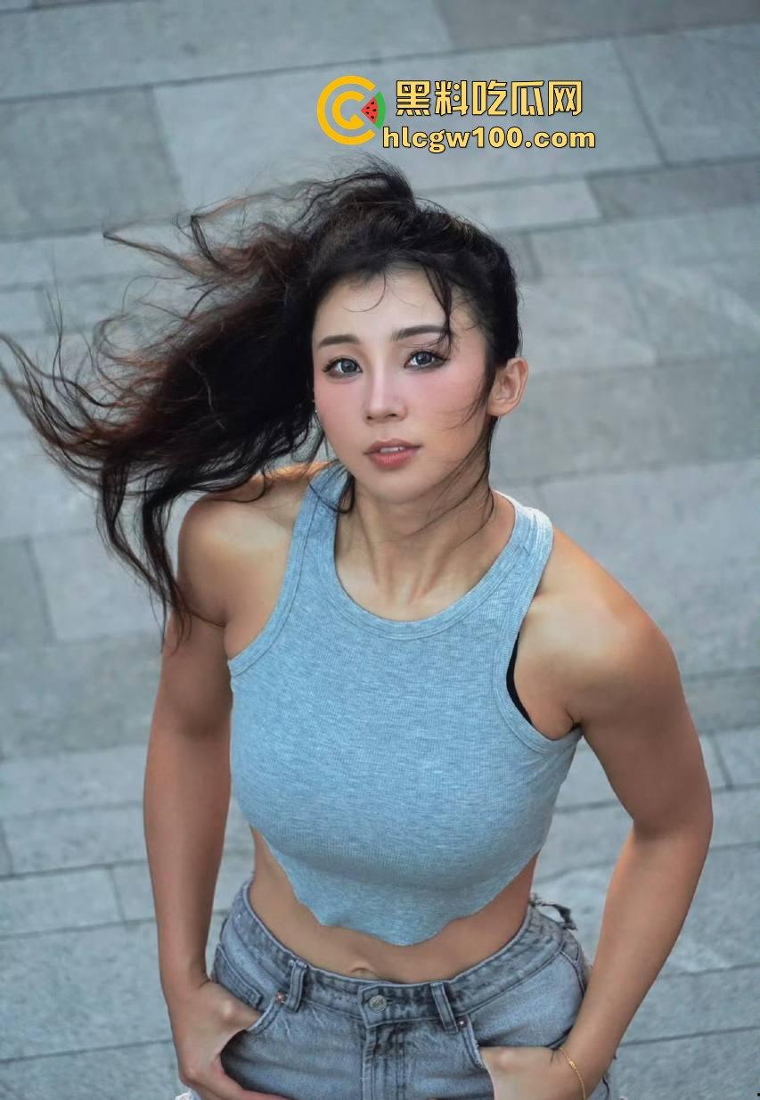 顶级大瓜！！CCTV5体育频道主持人【张曼源】直播漏奶，体育主持的身材真是极品，这奶子也够大。-11