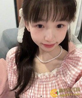 武汉纺织大学【徐思洁】 ，做爱时为寻求刺激找人语音通话，清纯学妹深喉口交，情趣内衣捆绑调教，简直骚到没边！-3