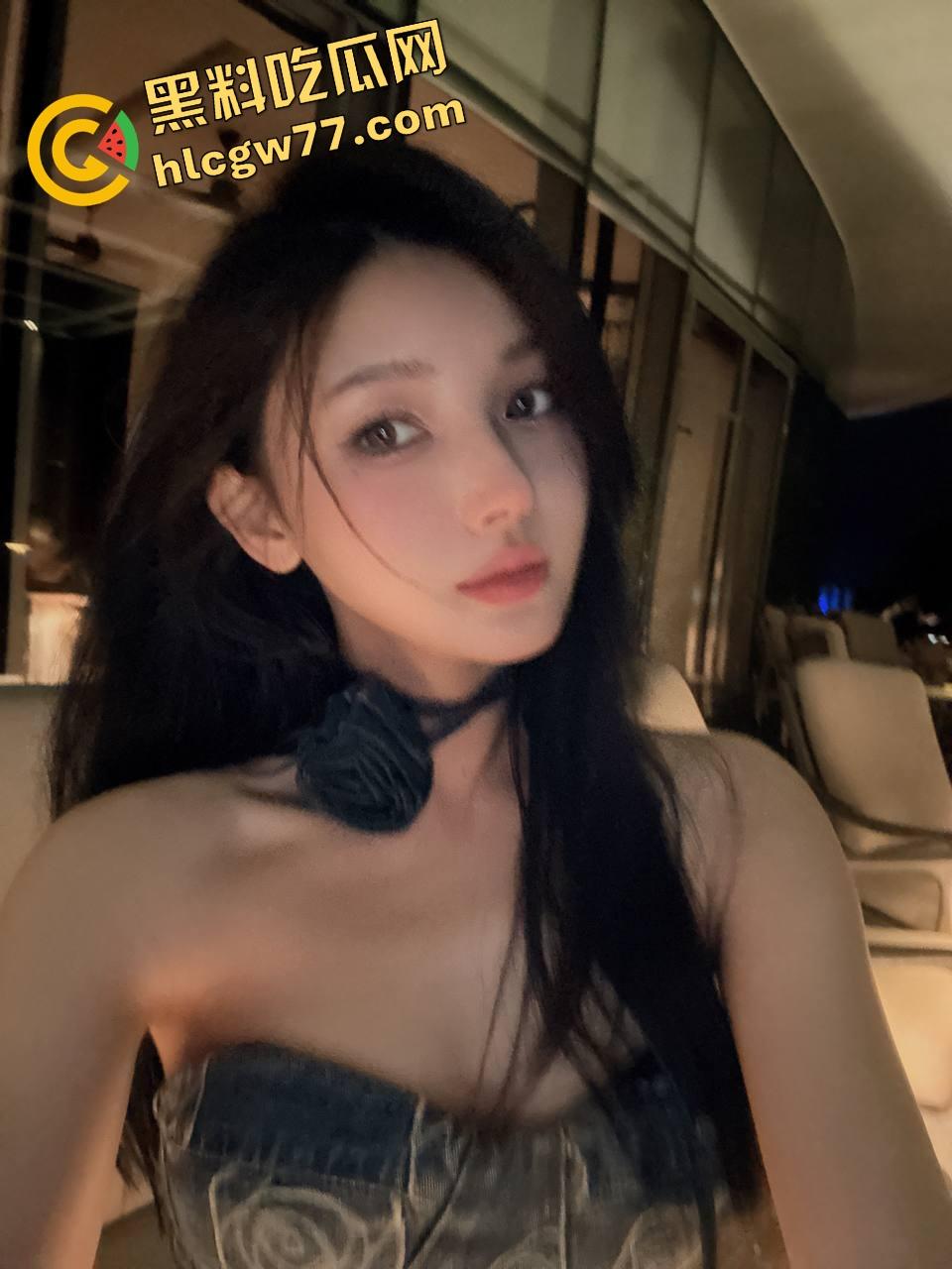 南昌按摩技师露脸足交爆火，黑丝肉丝换着来，精油浇满丝袜撸棒，足控党跪着看完！-1