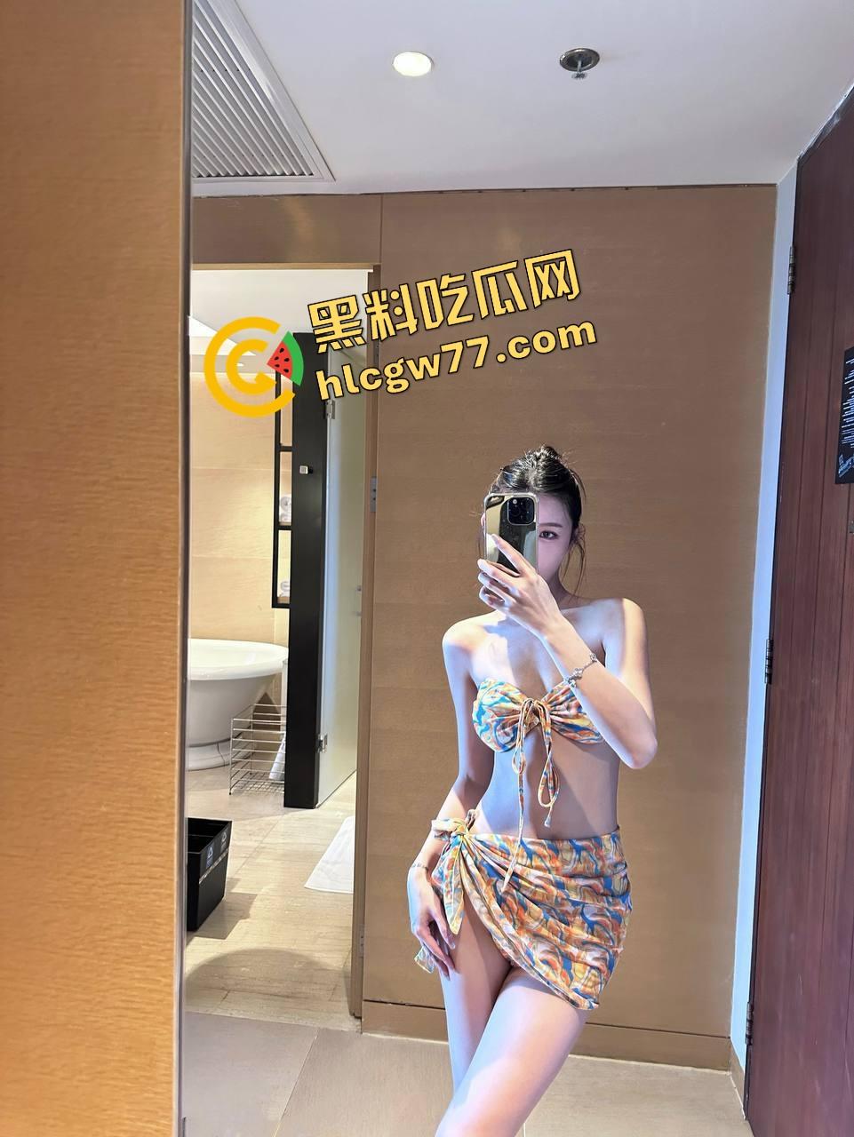 南昌按摩技师露脸足交爆火，黑丝肉丝换着来，精油浇满丝袜撸棒，足控党跪着看完！-6