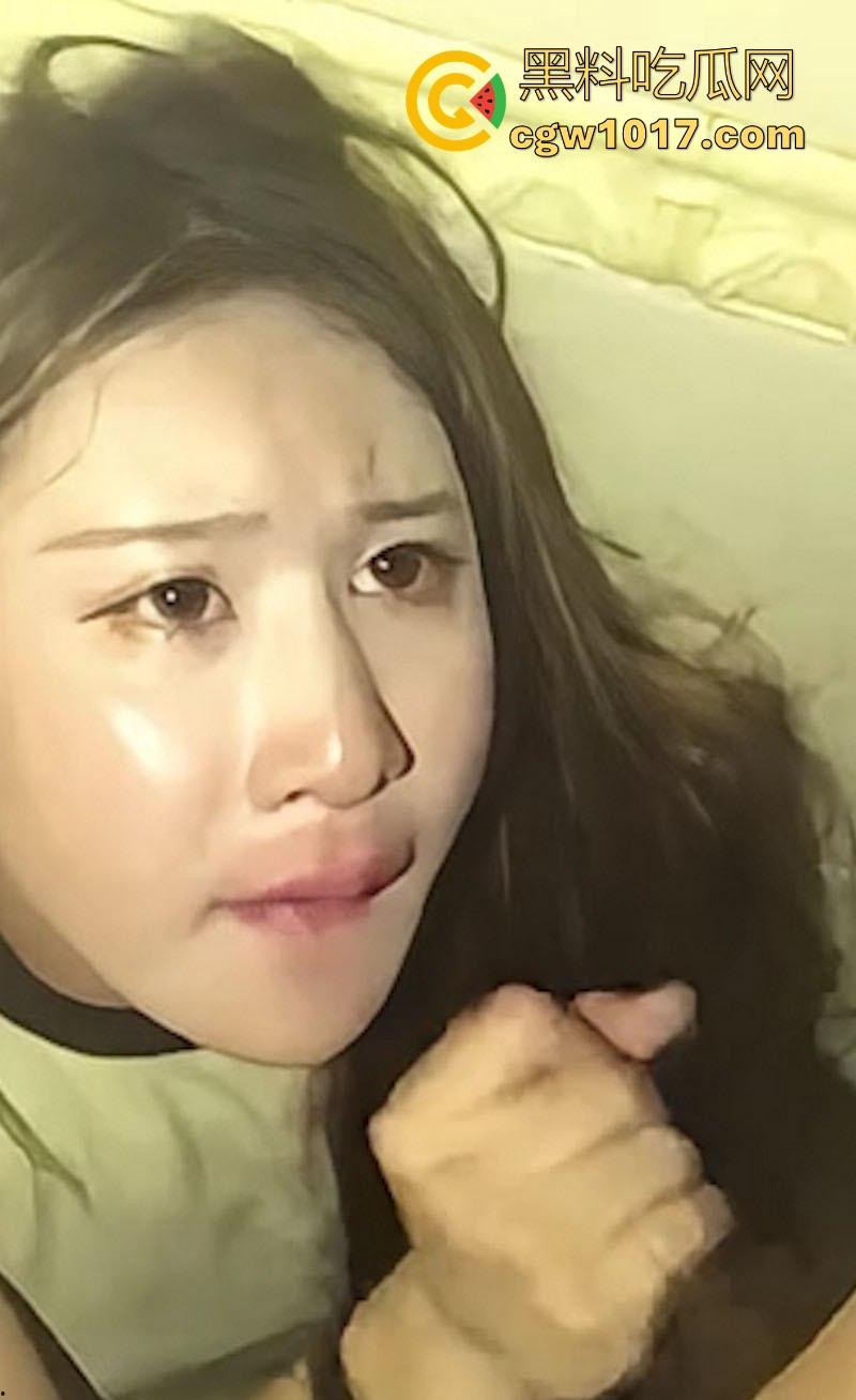 极品女大KTV包房玩多人群交，酒过三巡直接跪地开干！美女被骑跪地卖力口活，年轻人多么的疯狂啊！-3