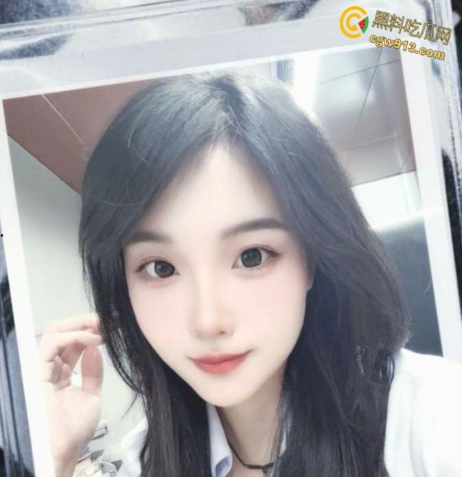 西安高颜值御姐【邢惠雯】,从沙发口到床上,深喉舔鸡巴跪膝舐菊,饥渴状如饿鬼附体,太会玩了 !-1