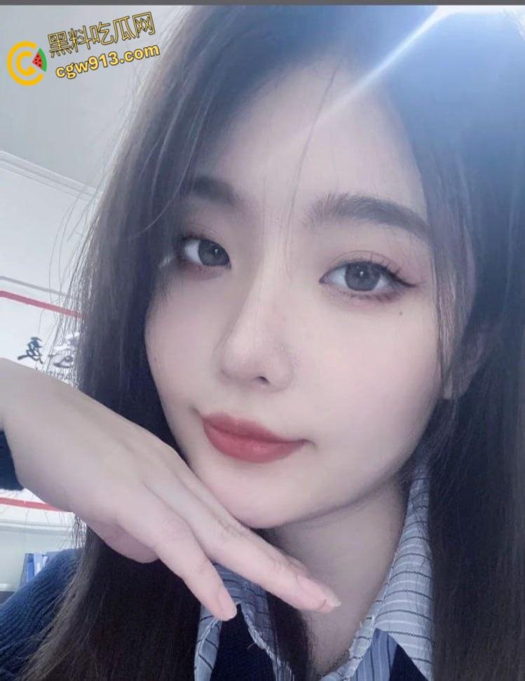 西安高颜值御姐【邢惠雯】,从沙发口到床上,深喉舔鸡巴跪膝舐菊,饥渴状如饿鬼附体,太会玩了 !-3